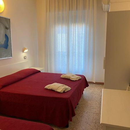 Hotel Riva Rimini Buitenkant foto