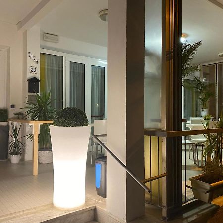 Hotel Riva Rimini Buitenkant foto