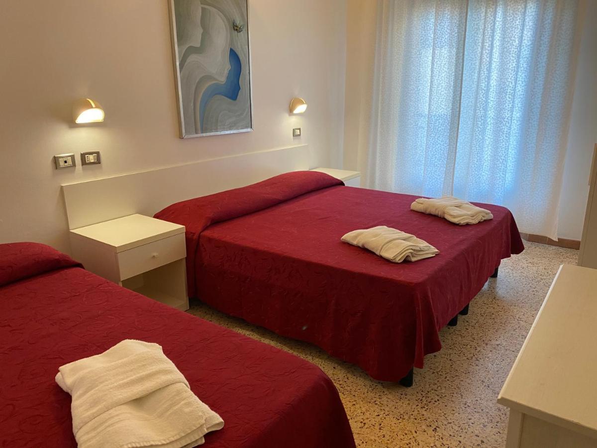 Hotel Riva Rimini Buitenkant foto