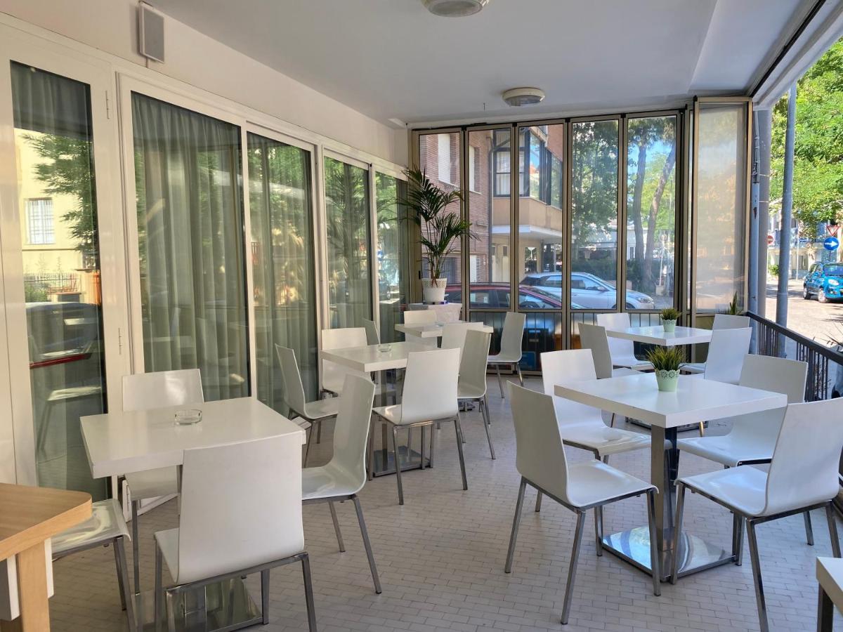 Hotel Riva Rimini Buitenkant foto