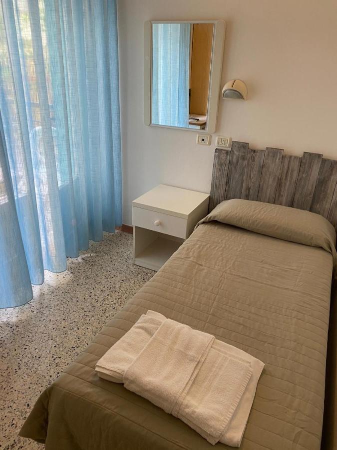 Hotel Riva Rimini Buitenkant foto