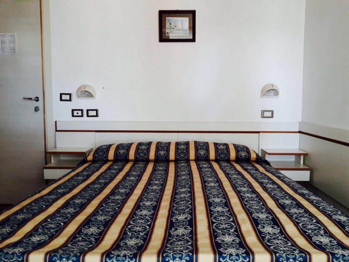 Hotel Riva Rimini Buitenkant foto