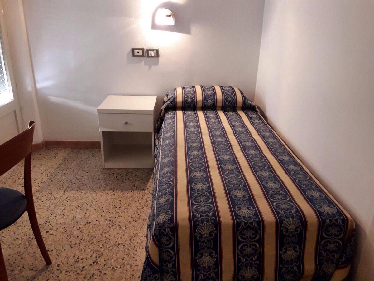 Hotel Riva Rimini Buitenkant foto