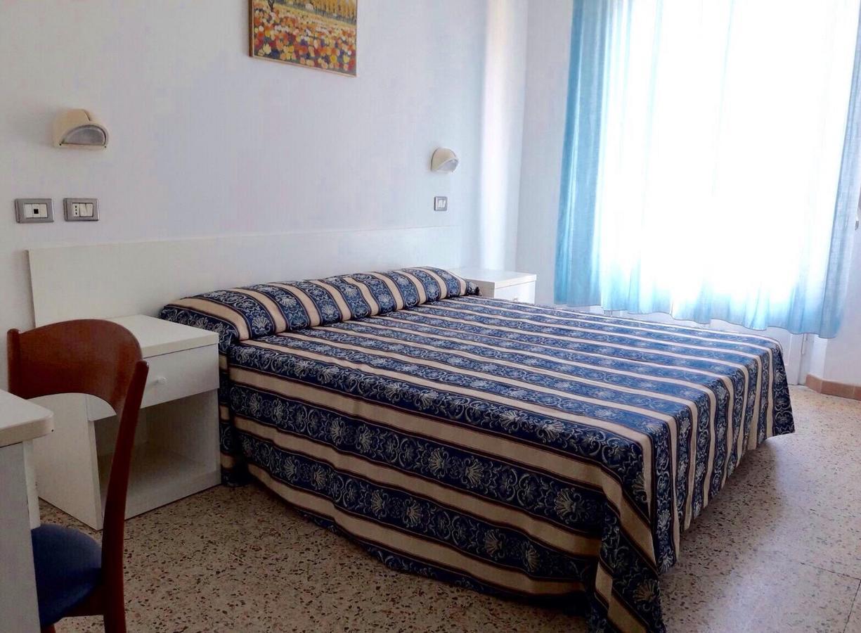 Hotel Riva Rimini Buitenkant foto