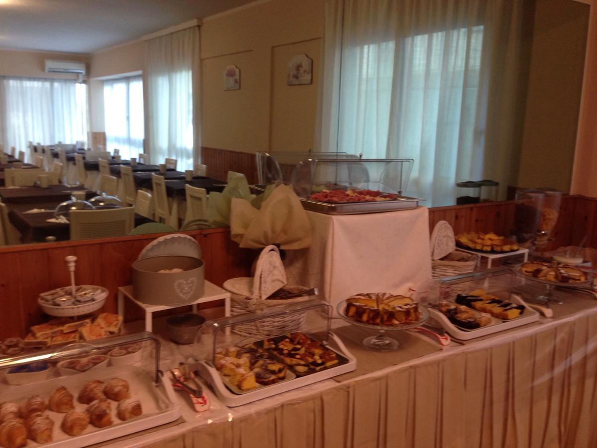 Hotel Riva Rimini Buitenkant foto