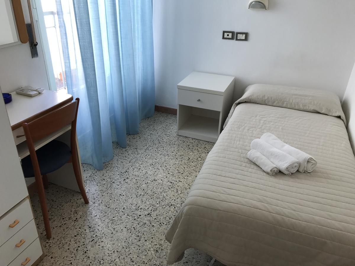 Hotel Riva Rimini Buitenkant foto