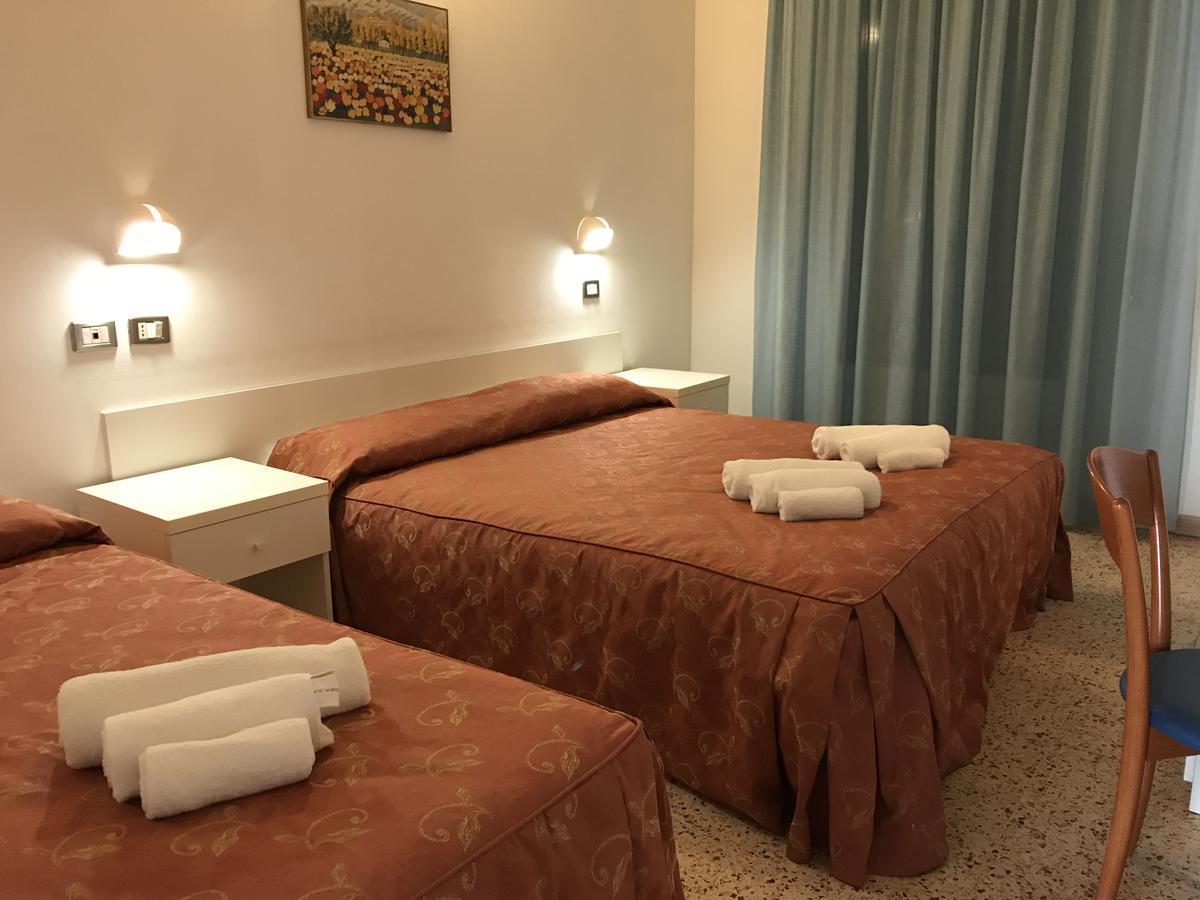 Hotel Riva Rimini Buitenkant foto