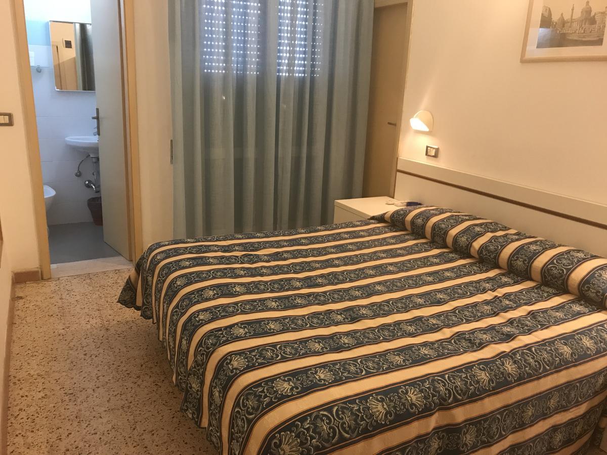 Hotel Riva Rimini Buitenkant foto