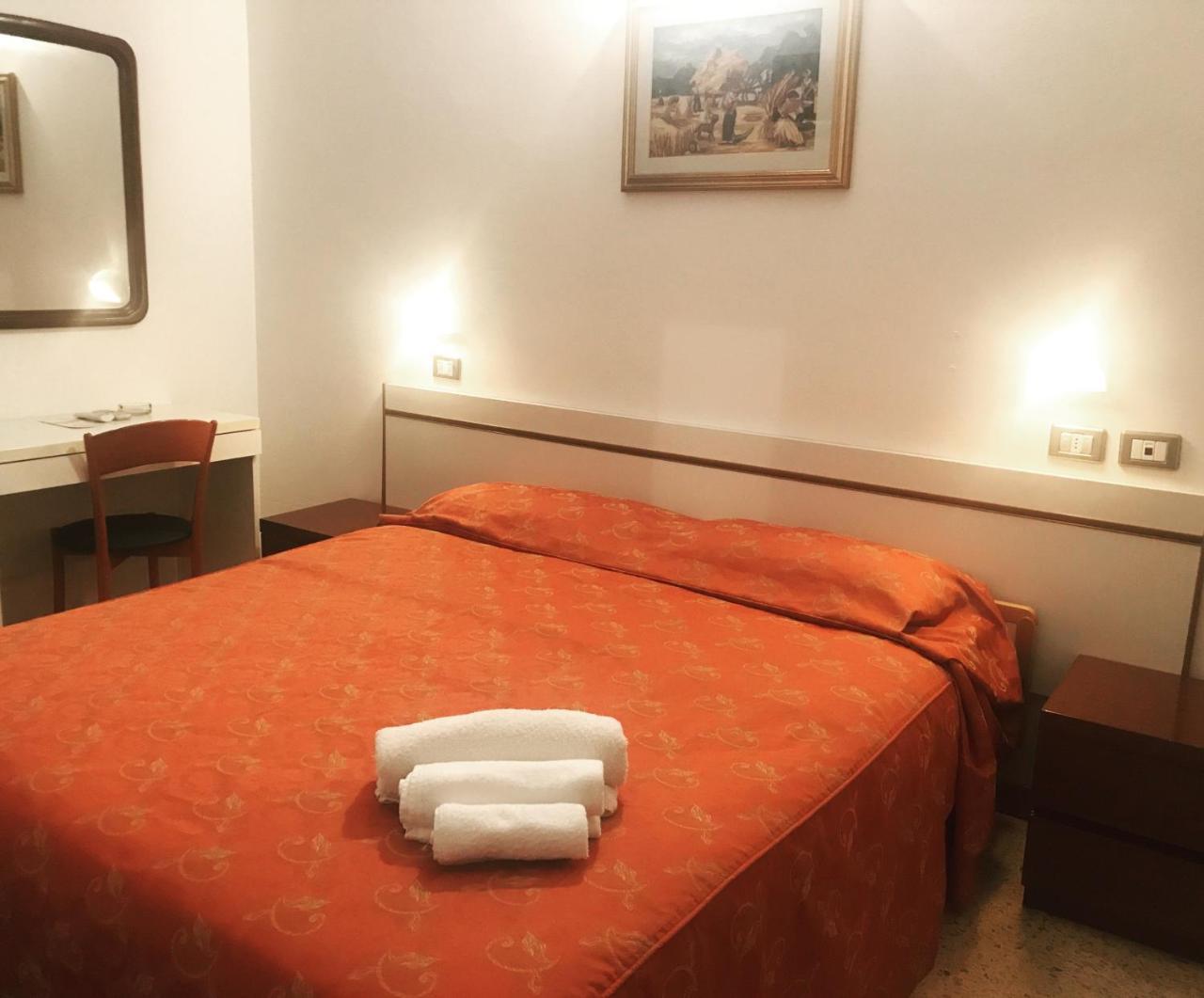 Hotel Riva Rimini Buitenkant foto