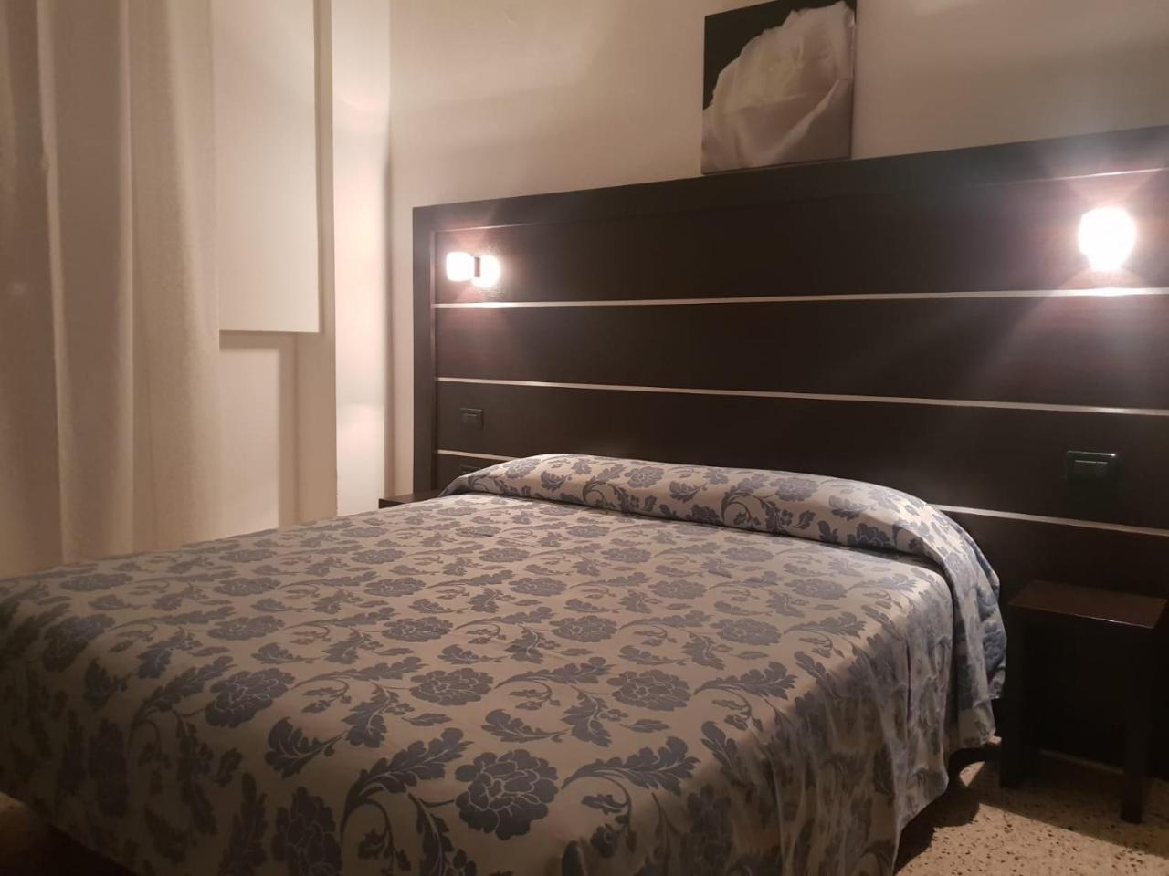 Hotel Riva Rimini Buitenkant foto