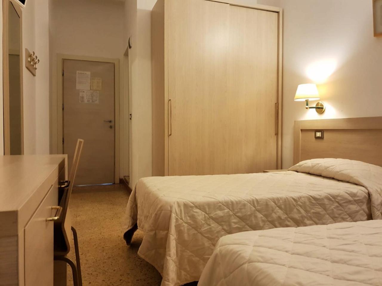 Hotel Riva Rimini Buitenkant foto