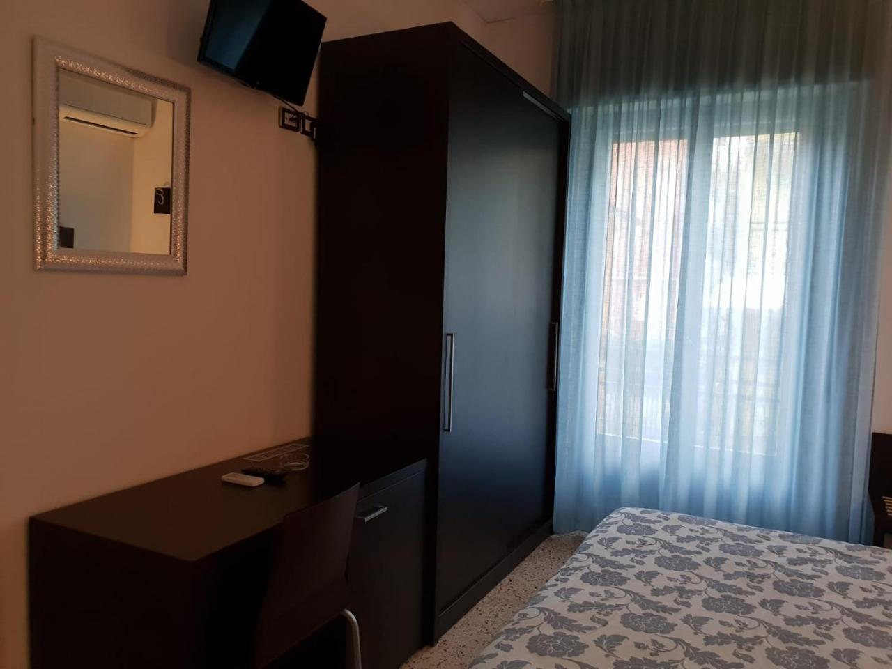 Hotel Riva Rimini Buitenkant foto