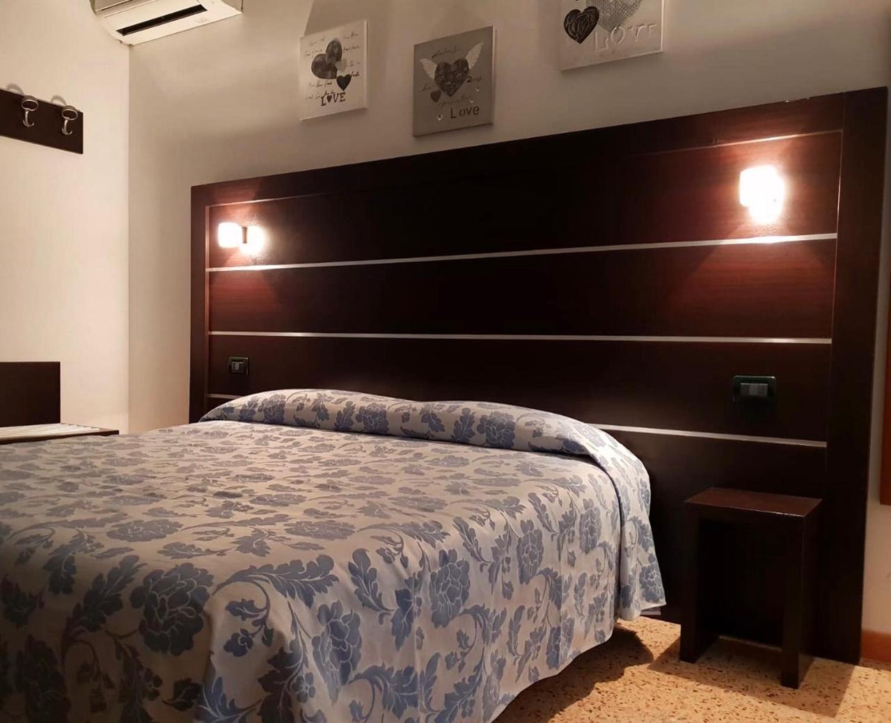 Hotel Riva Rimini Buitenkant foto