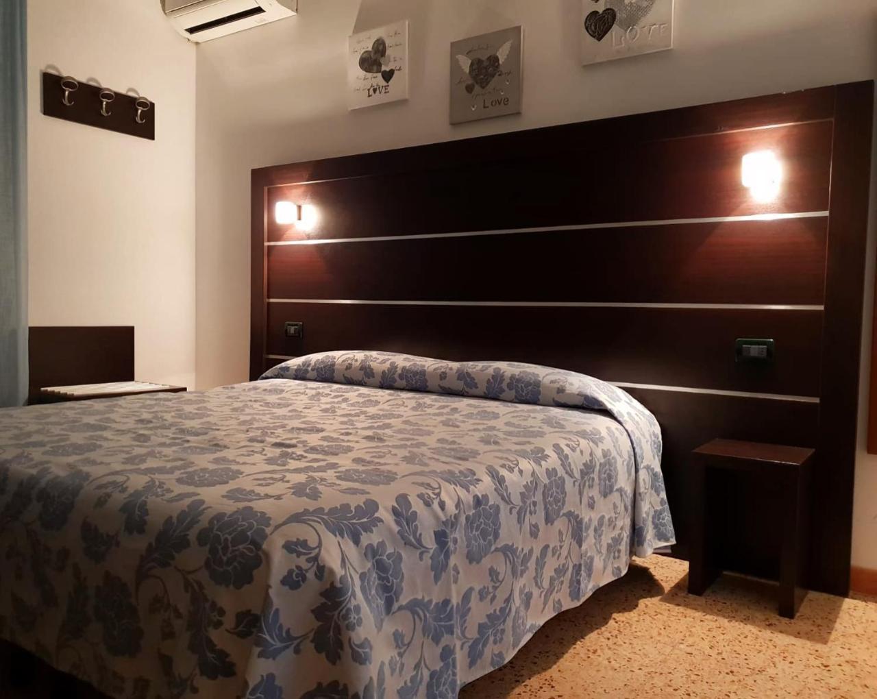 Hotel Riva Rimini Buitenkant foto