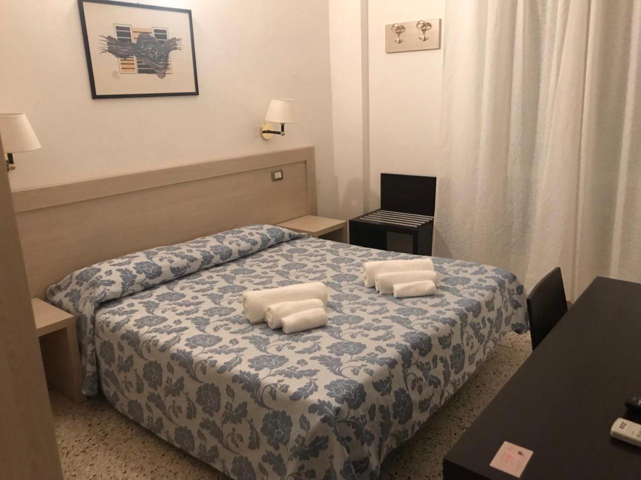 Hotel Riva Rimini Buitenkant foto