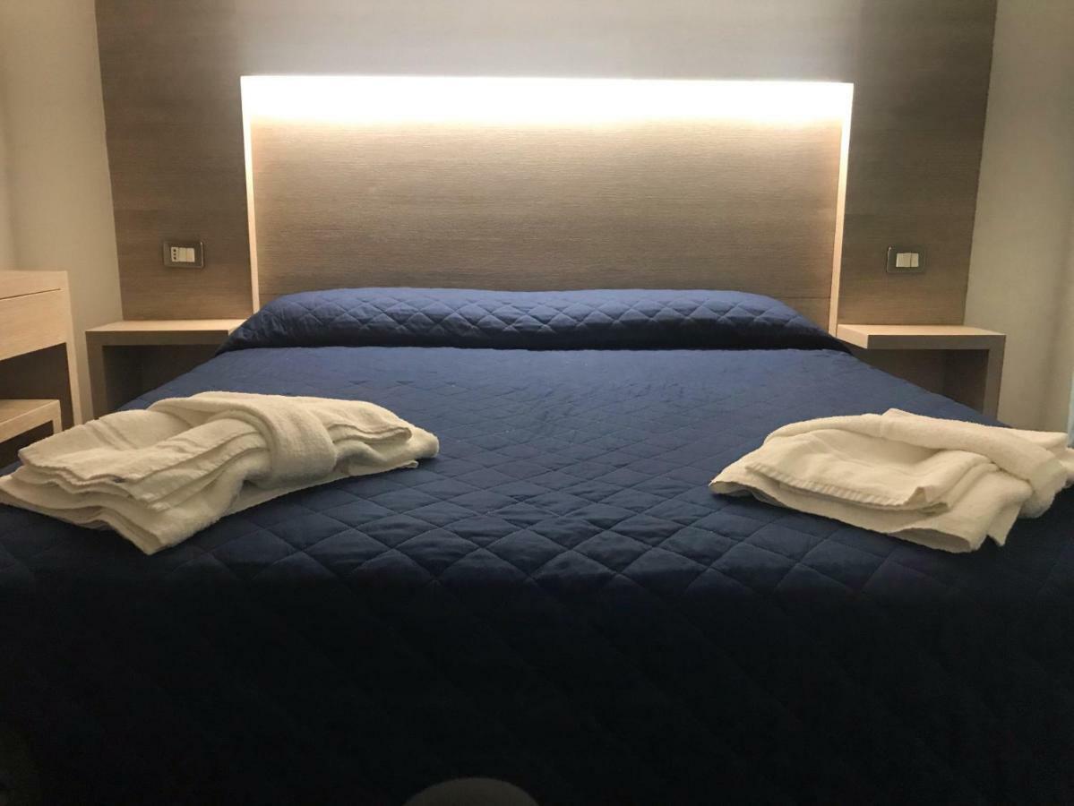 Hotel Riva Rimini Buitenkant foto