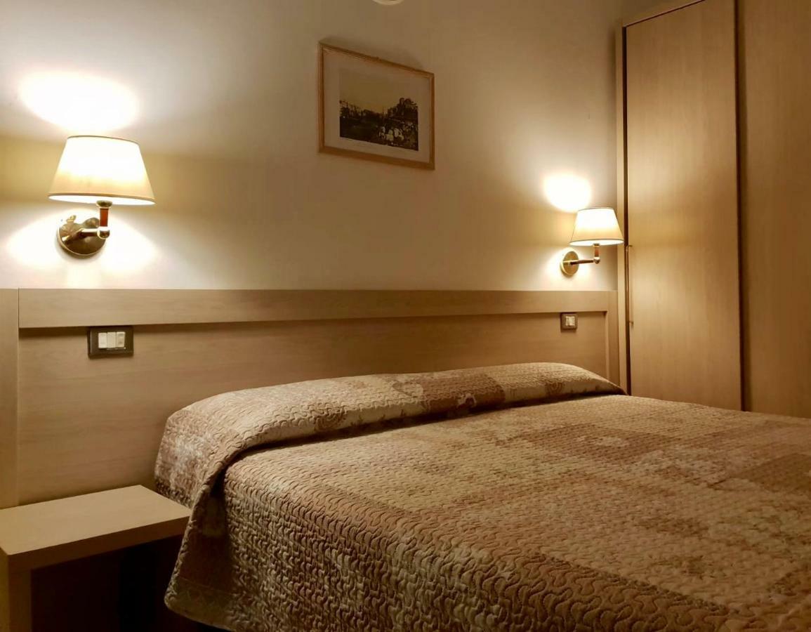 Hotel Riva Rimini Buitenkant foto